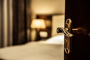 Deluxe Suite | Desk, blackout drapes, iron/ironing board, free WiFi - SHENZHEN MILTON BONTIQUE HOTEL (Shenzhen)