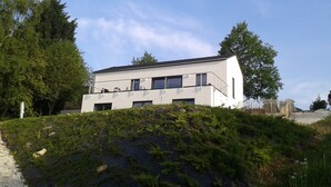 A modern two-story building with a flat roof and large windows. - Moselle and Hunsrück - Enjoy the wine region and nature (Morbach)