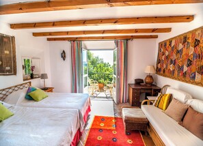 5 chambres, fer et planche à repasser, lit parapluie, Wi-Fi gratuit