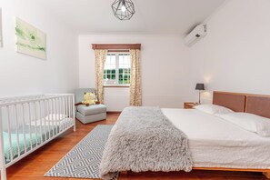 3 bedrooms, iron/ironing board, Internet, bed sheets - Holiday Home 2 Minutes from the Beach and Close to Major Tourist Attractions! (Ribeira Chã)