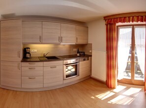 Kühlschrank, Ofen, Herdplatte, Geschirrspüler