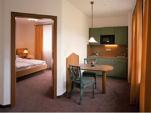 1 غرفة نوم وخدمة الإنترنت وملاءات أسرّة