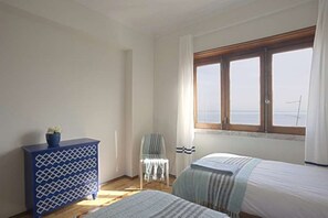 6 quartos, ferros/tábuas de passar roupa, Wi-Fi, roupa de cama