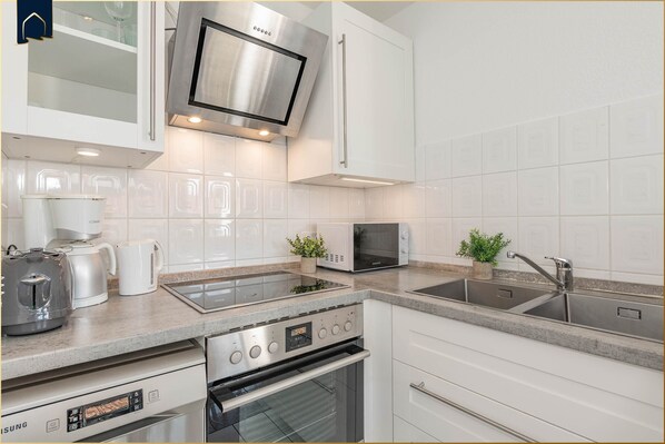 Fridge, stovetop, coffee/tea maker, toaster