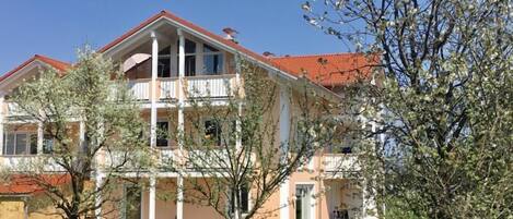 المنشأة من الخارج