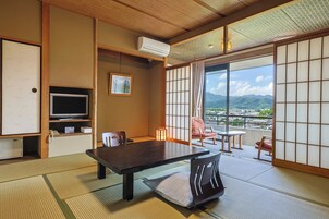 (Main Wing) Room with 10 Tatami-mats | Down comforters, minibar, in-room safe, individually decorated