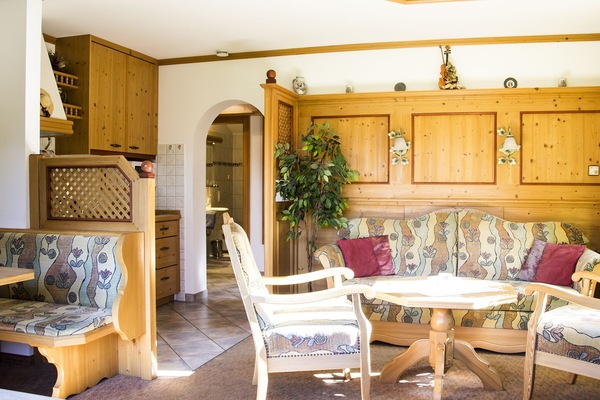 Ferienwohnung Alexander 55qm, Balkon, Kochnische, 1 Schlafzimmer, Wohnzimmer-Wohnzimmer