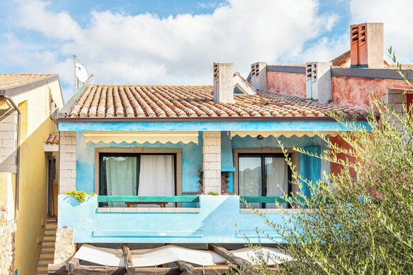 Exterior - Holiday Apartment "Baia del Faro" with Balcony and Grill (Palau)