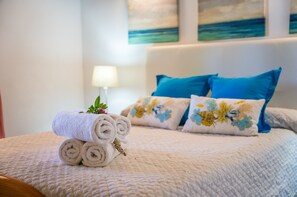 3 makuuhuonetta, tallelokero huoneessa, silitysrauta/-lauta