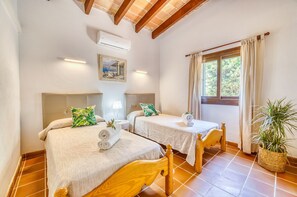 3 bedrooms, in-room safe, iron/ironing board, free WiFi