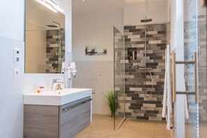 Unclassified image, 5 of 22, button