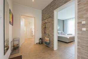 2 Schlafzimmer, Zimmersafe, Bügeleisen/Bügelbrett, Reisekinderbett