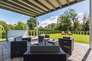 Unclassified image, 3 of 22, button