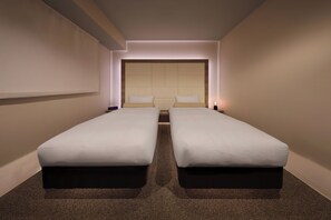 三人房, 3 張單人床, 非吸煙房 (with Extra Beds, 25sqm) | 羽絨被、遮光布/窗簾、熨斗/熨衣板、免費無線上網