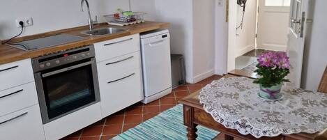 雪櫃、微波爐、爐具、洗碗機