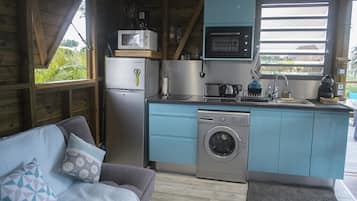 JÀÀkaappi, mikroaaltouuni, uuni, liesi