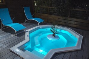 Bain à remous extérieur