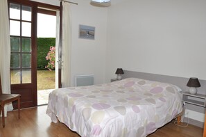 3 habitaciones, escritorio, tabla de planchar con plancha y wifi gratis 