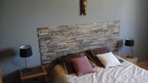 3 bedrooms, iron/ironing board, free WiFi, wheelchair access - Beautiful villa with pool (Aumes)