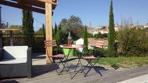 Outdoor dining - Beautiful villa with pool (Aumes)