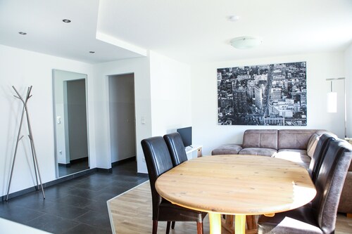 kaunis ja hiljattain remontoitu kahden huoneen huoneisto