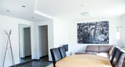 kaunis ja hiljattain remontoitu kahden huoneen huoneisto