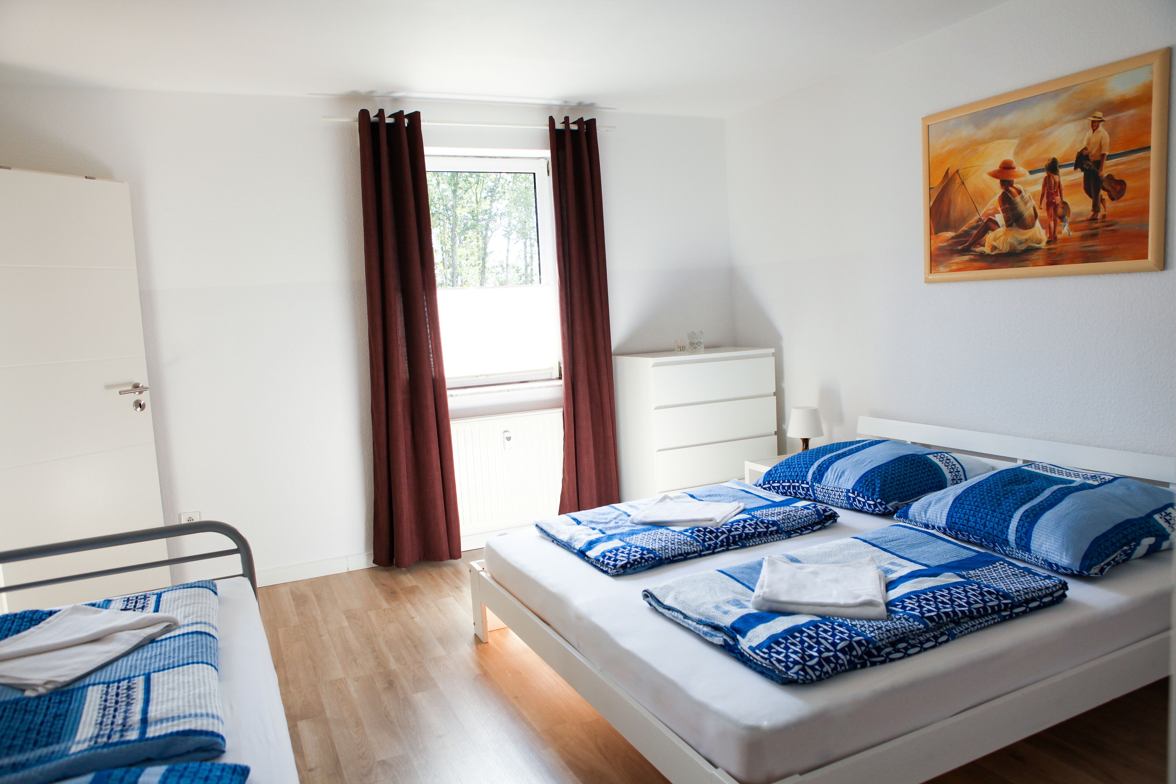 1 slaapkamer, een bureau, geluiddichte muren