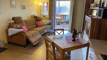 Fernseher, Bücher, Stereoanlage