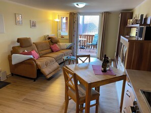 Fernseher, Bücher, Stereoanlage