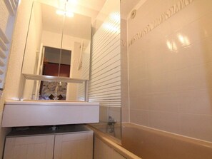 Bathroom - Cosy 2-Room Apartment for 4, Close to Slopes & Center, Huez (Huez)