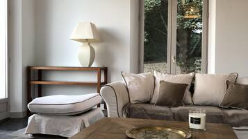 Télévision, livres, chaßne hi-fi