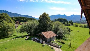 Property grounds - Ferienwohnung für 5 Personen, 1 Eltern- und 2 Kinderschlafzimmer, Balkon, 45 m² (Inzell)