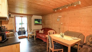TV - Ferienwohnung für 5 Personen, 1 Eltern- und 2 Kinderschlafzimmer, Balkon, 45 m² (Inzell)