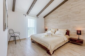3 bedrooms, iron/ironing board, travel cot, WiFi