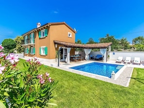 Outdoor pool, a heated pool, pool loungers - Charming villa Marusha with private pool near Porec u. Rovinj (Jopi)