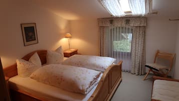 2 bedrooms, internet, bed sheets