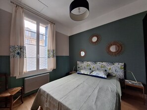 2 bedrooms, desk, iron/ironing board, travel cot