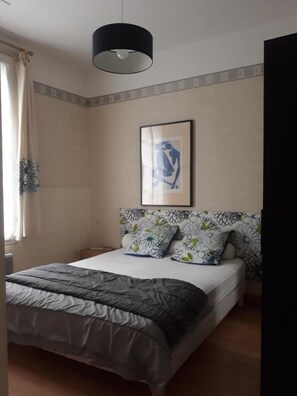 2 bedrooms, desk, iron/ironing board, travel cot