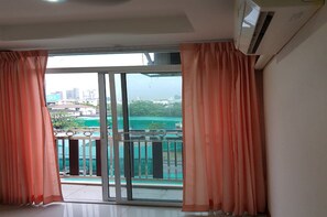 โต๊ะทำงาน, Wi-Fi ฟรี