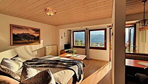 2 bedrooms, free WiFi, bed sheets, wheelchair access