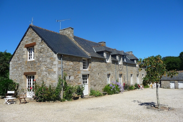 Vue générale de la maison. Exposition Sud