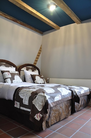 3 bedrooms, desk, free WiFi, bed sheets