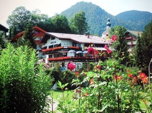 Exterior - 02, 2-room app. 40sqm, terrace, cooking facilities, handicapped accessible, sep. Entrance (Ruhpolding)