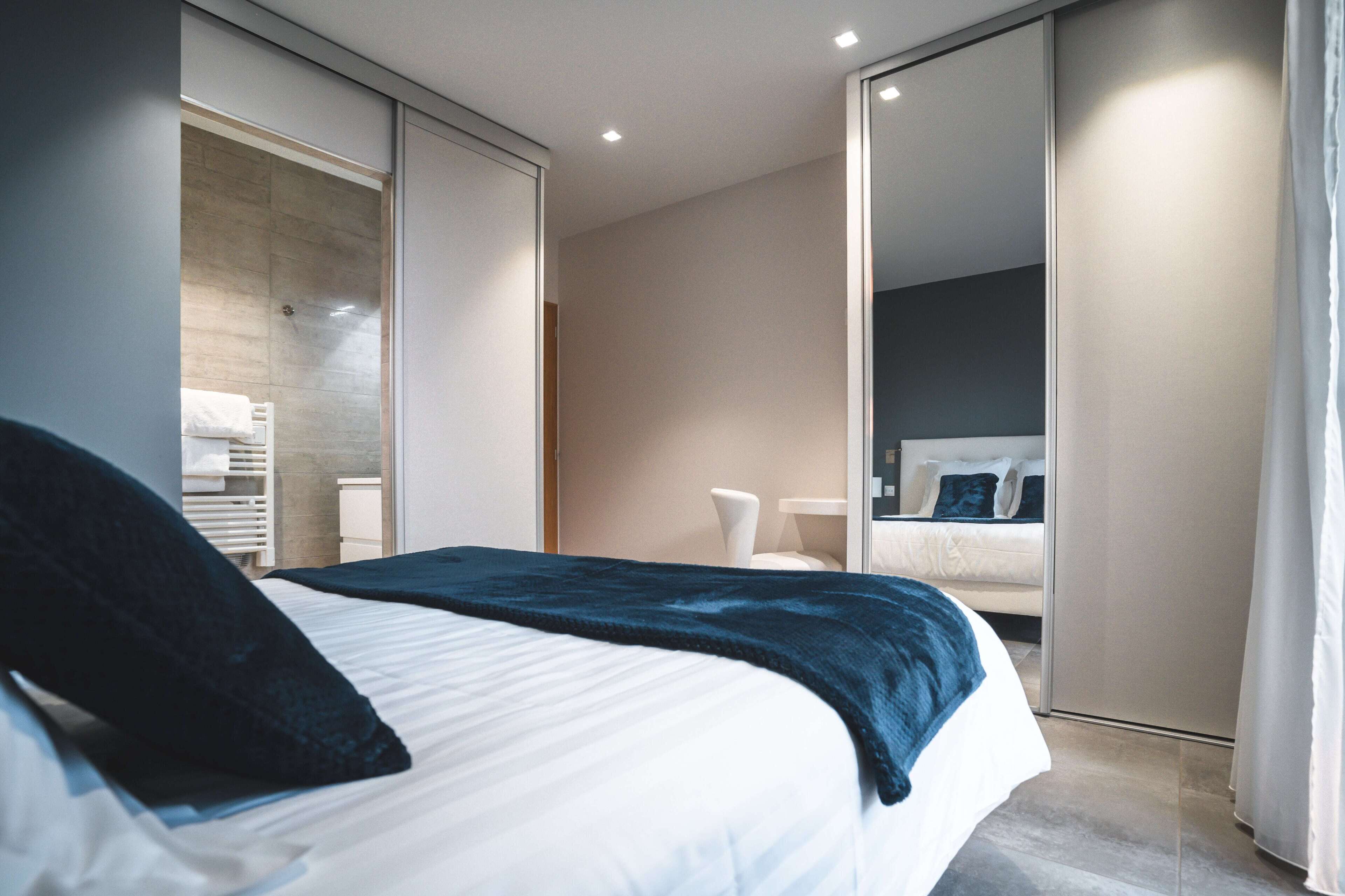 4 chambres, fer et planche à repasser, lit parapluie, Wi-Fi gratuit