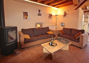 Smart TV, books, stereo