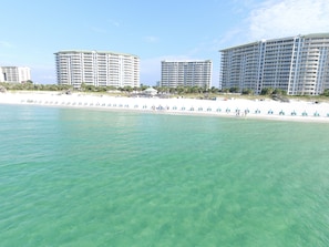 Sulla spiaggia, lettini da mare