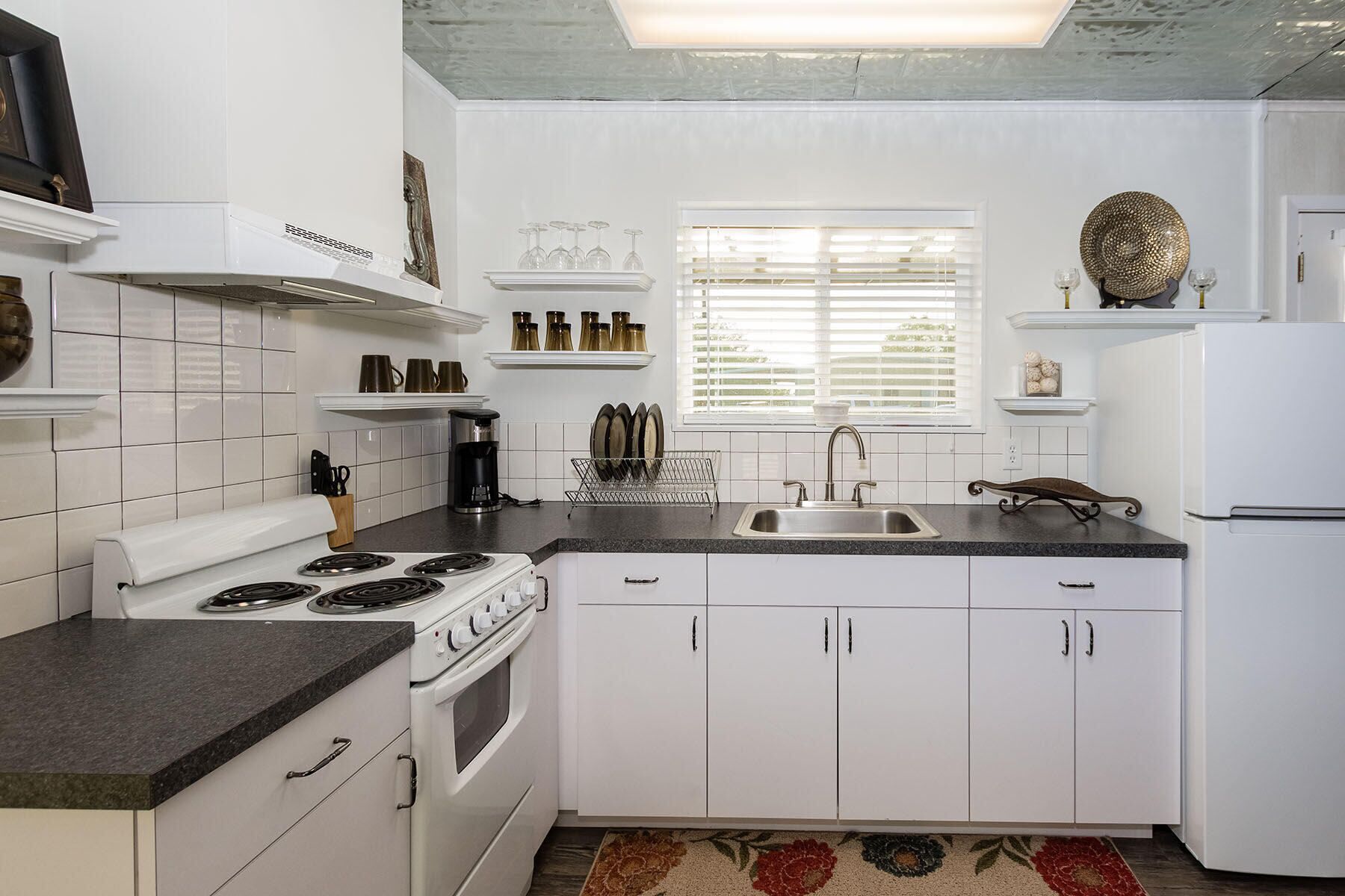 Refrigerador, microondas, horno, cafetera/tetera