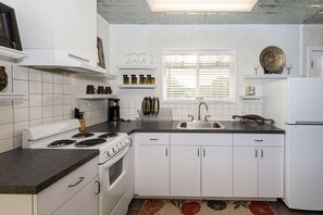 Fridge, microwave, oven, coffee/tea maker - Escape from it all; Romantic Country Getaway; Sleeps 2 (Fredericksburg)