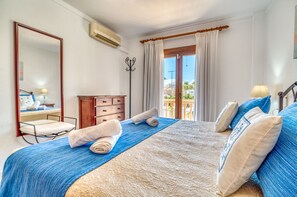 3 bedrooms, iron/ironing board, WiFi (free), bed sheets