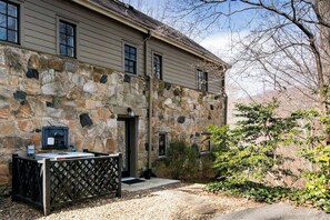 Property grounds - The Forest Door - Studio Suite in Stone Cottage (Tryon)
